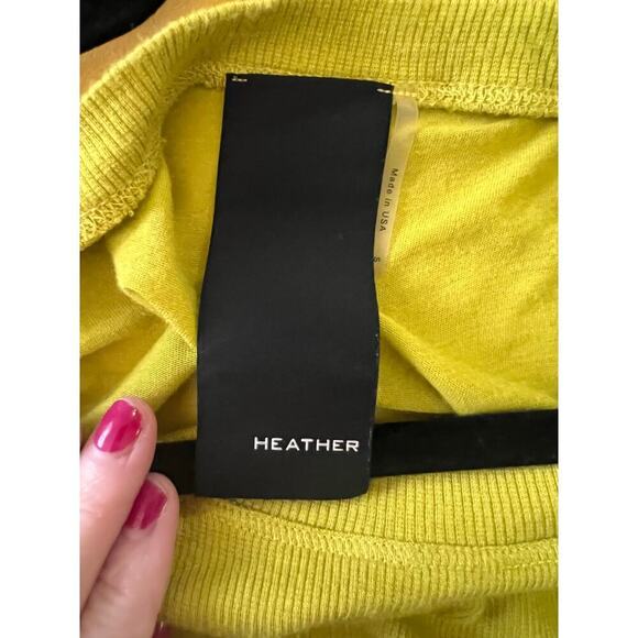 Heather Solid Yellow Knit Crewneck Cut Out Back Sleeveless Tank Top Size Small - Picture 4 of 7